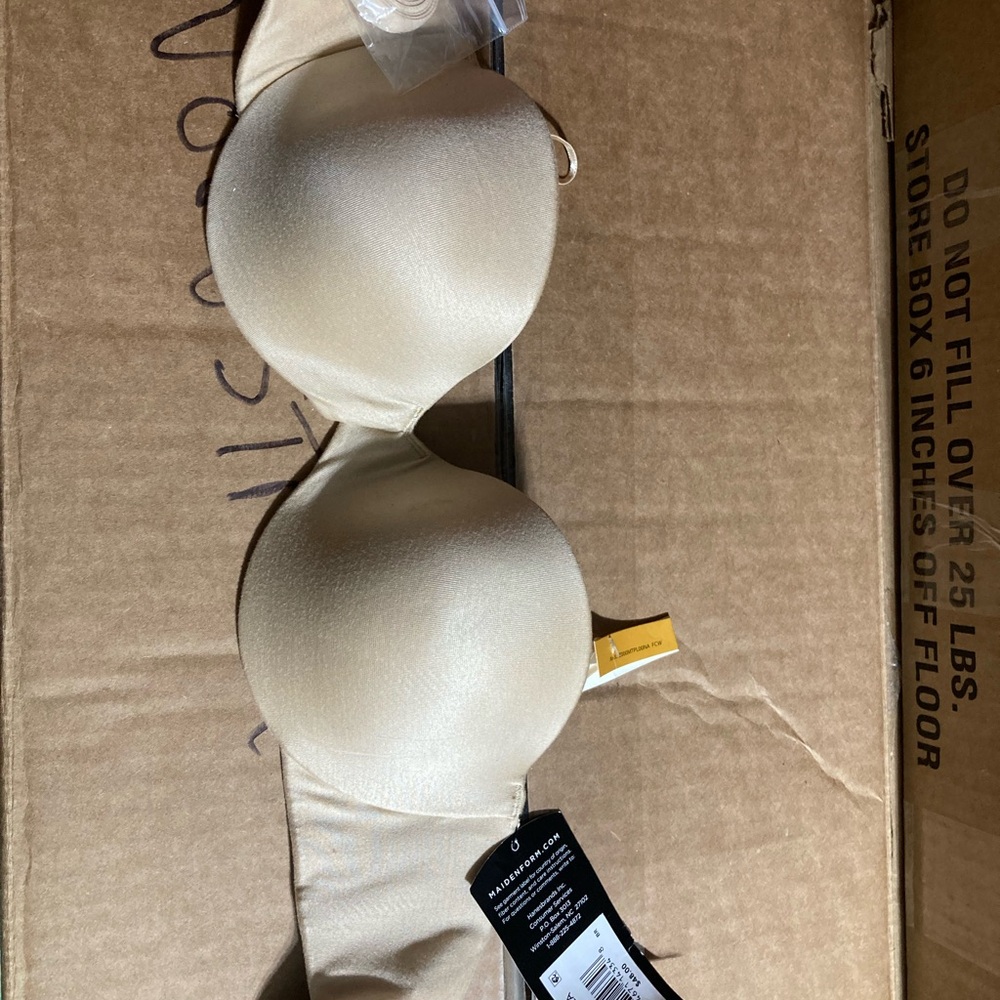 NWT Maidenform 32A Cream Strapless Bra